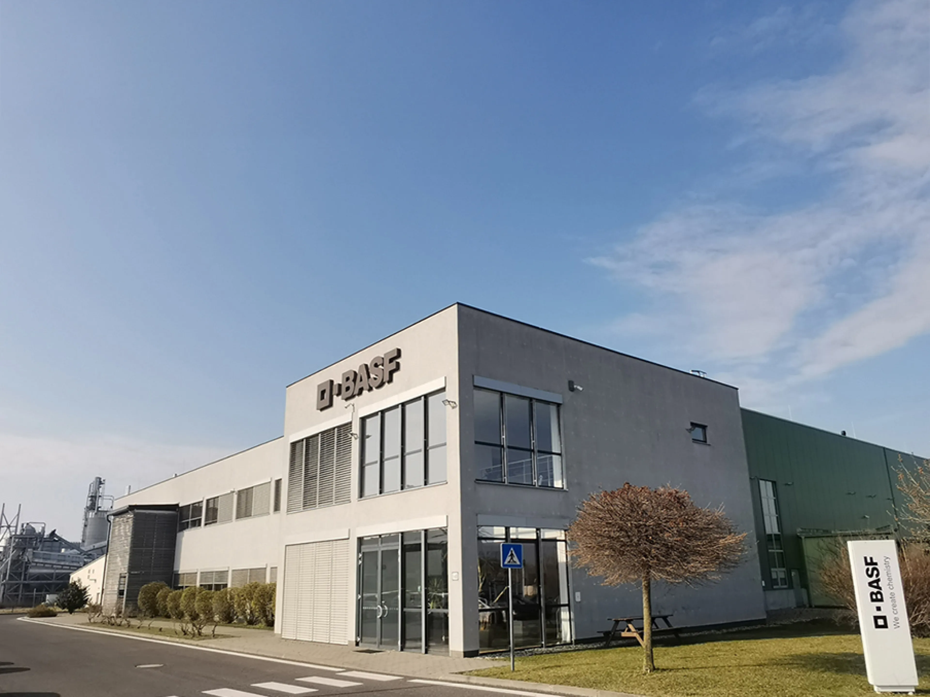 Mit der kürzlichen Erweiterung um den Polyurethan-Produktionsstandort in Malacky, Slowakei, kann die BASF-Division ihren Kunden nun zertifizierte Massenbilanzlösungen aus ihren zehn Werken anbieten, Bild: BASF Mit der kürzlichen Erweiterung um den Polyurethan-Produktionsstandort in Malacky, Slowakei, kann die BASF-Division ihren Kunden nun zertifizierte Massenbilanzlösungen aus ihren zehn Werken anbieten