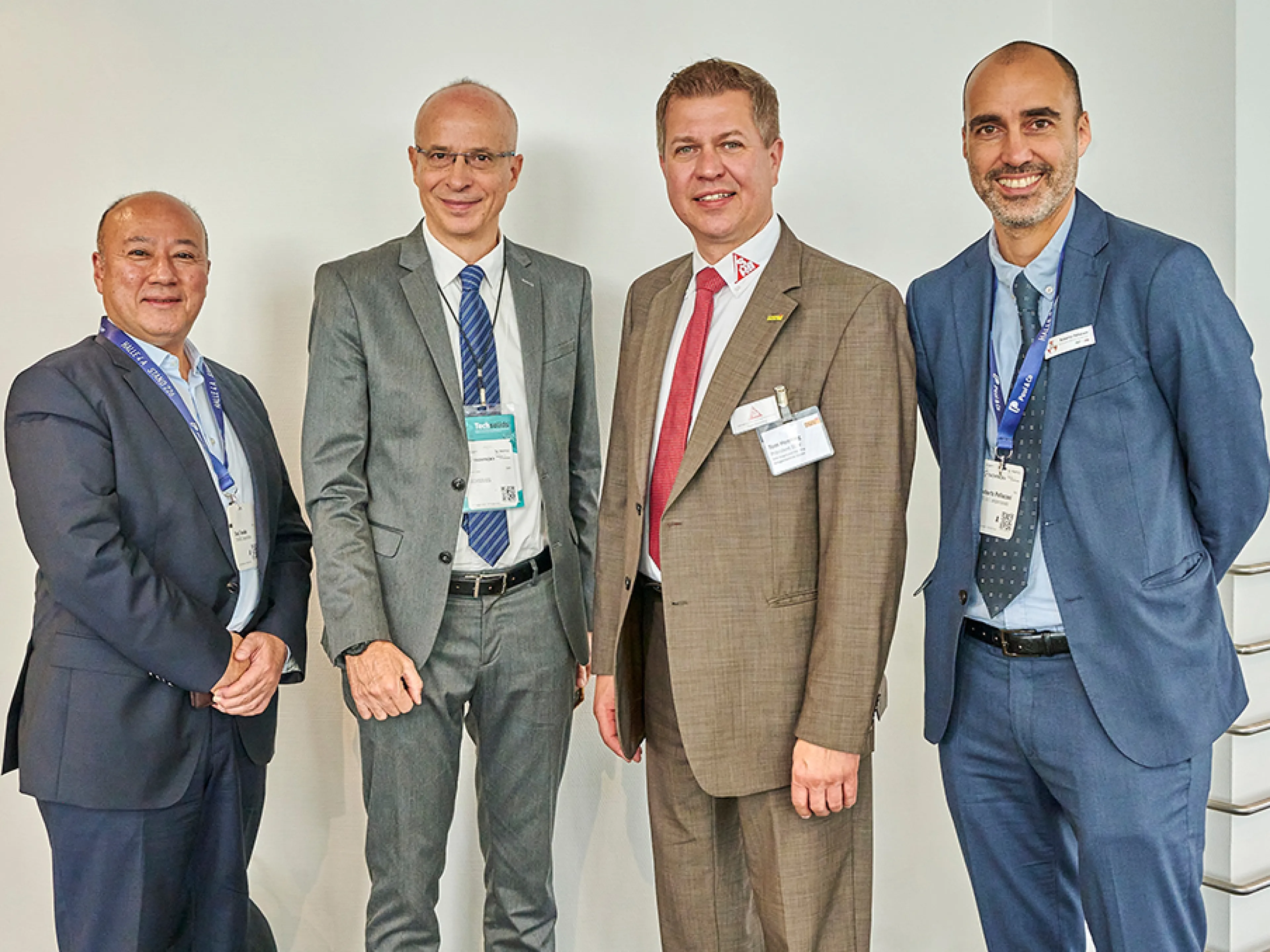 v.l.n.r.: Beim Verbandstreffen von DSIV, APPIE und Techsolids im Rahmen der Powtech sprachen Daiji Tanabe, Ferran Simón, Tom Henning und Roberto Pellacani über internationale Initiativen, Bild: DSIV v.l.n.r.: Beim Verbandstreffen von DSIV, APPIE und Techsolids im Rahmen der Powtech sprachen Daiji Tanabe, Ferran Simón, Tom Henning und Roberto Pellacani über internationale Initiativen