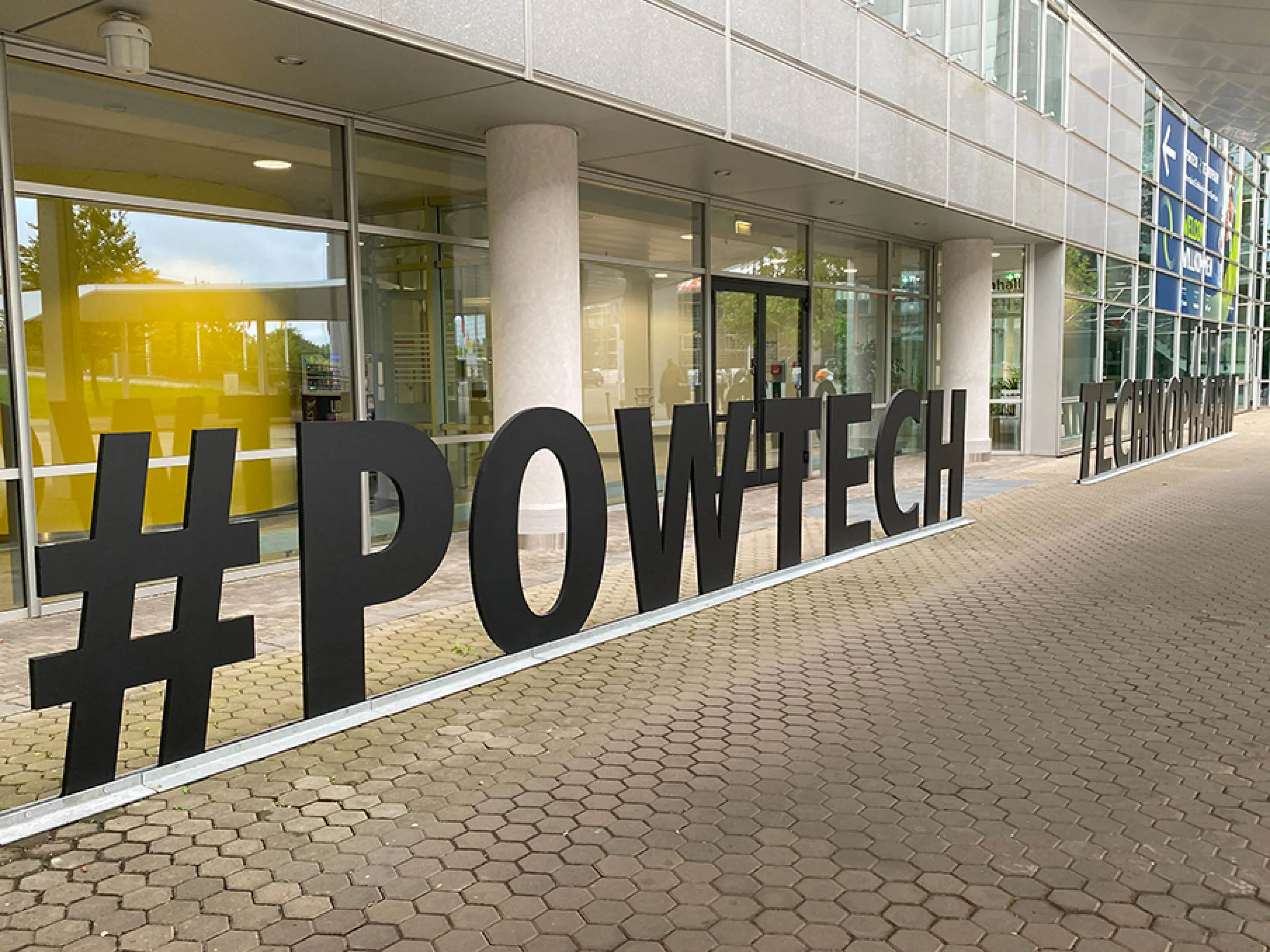 Parallel zur Powtech Technopharma fand die Fachpack 2025 statt. Das Messeduo lockte rund 72.000 Interessierte nach Nürnberg, Bilder: Tropal Media / Susanne Woggon Parallel zur Powtech Technopharma fand die Fachpack 2025 statt. Das Messeduo lockte rund 72.000 Interessierte nach Nürnberg