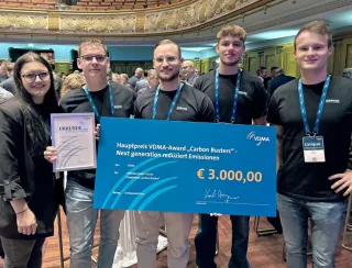 „VDMA-Award Carbon Busters 2024“: Am 10. Oktober 2024 erhielt das Arburg-Azubi-Team in Berlin den mit 3.000,- Euro dotierten Hauptpreis